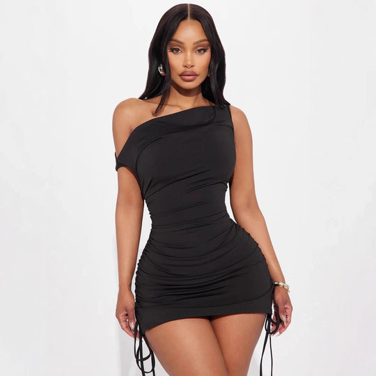 Damen Minikleid mit schulterfreiem Design und stylischen Rüschendetails R&B