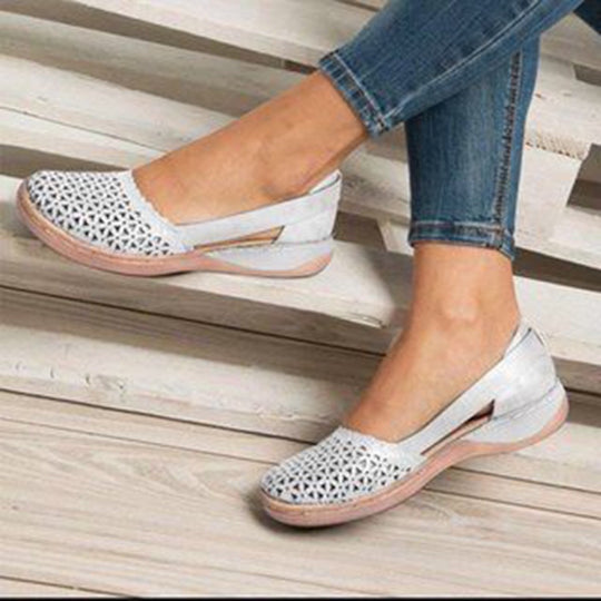 Damen bequeme und stilvolle Slipper mit perforiertem Design R&B