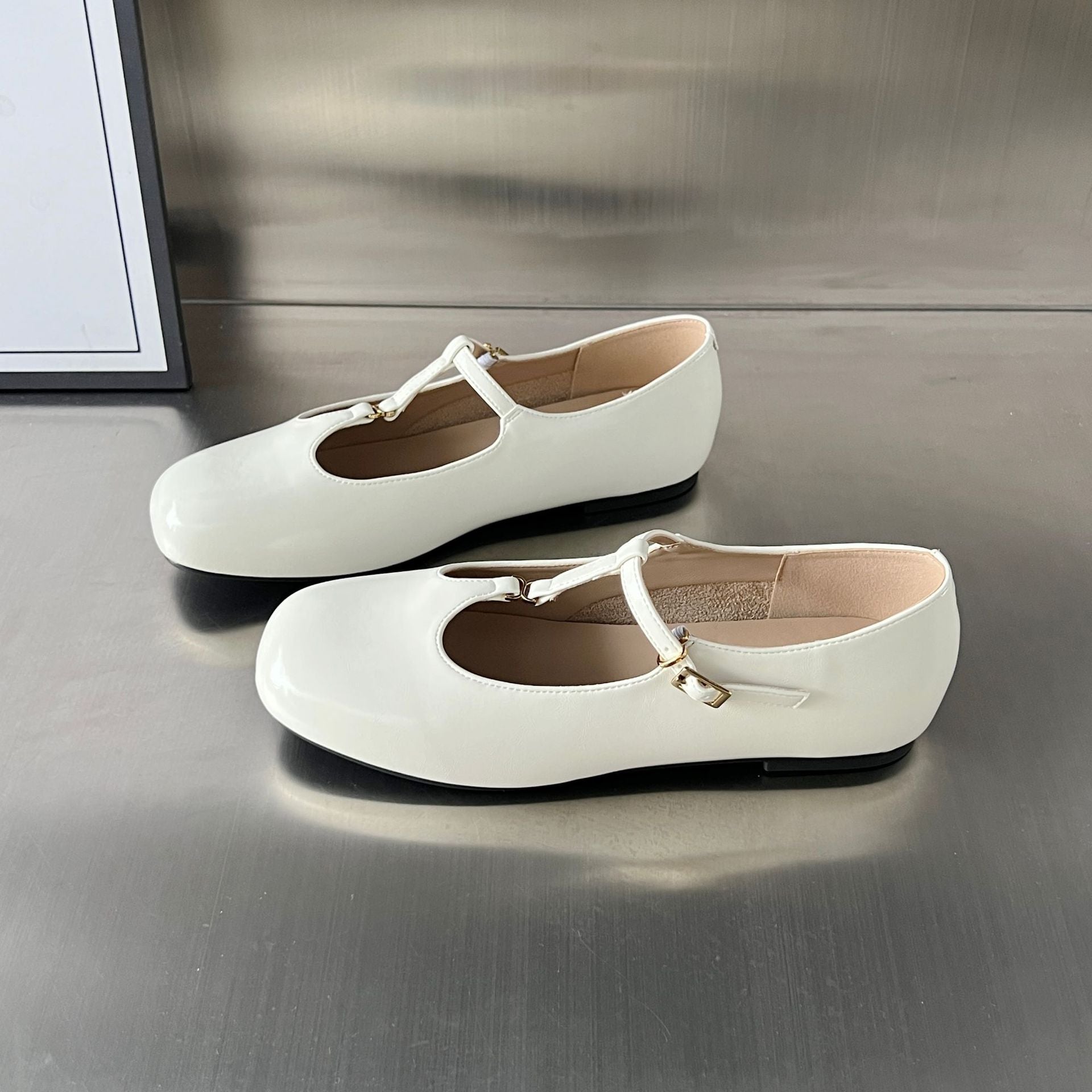 Damen Elegante Ballerinas mit doppeltem Riemen und modischem Glanzleder R&B