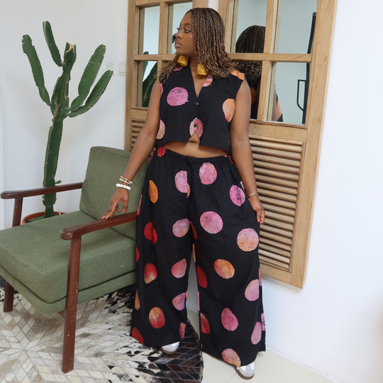 Damen Set mit kurzärmeliger Bluse und weiten Hosen mit Punktedesign R&B