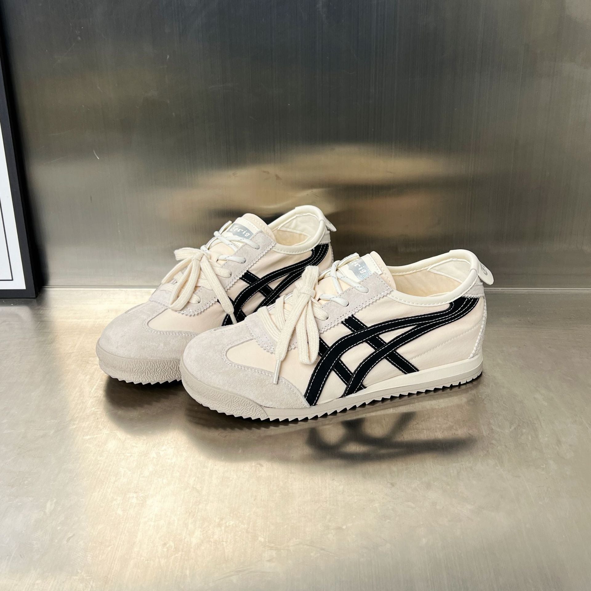 Damen Sneakers im sportlichen Retro-Design mit atmungsaktiven Mesh-Einsätzen R&B