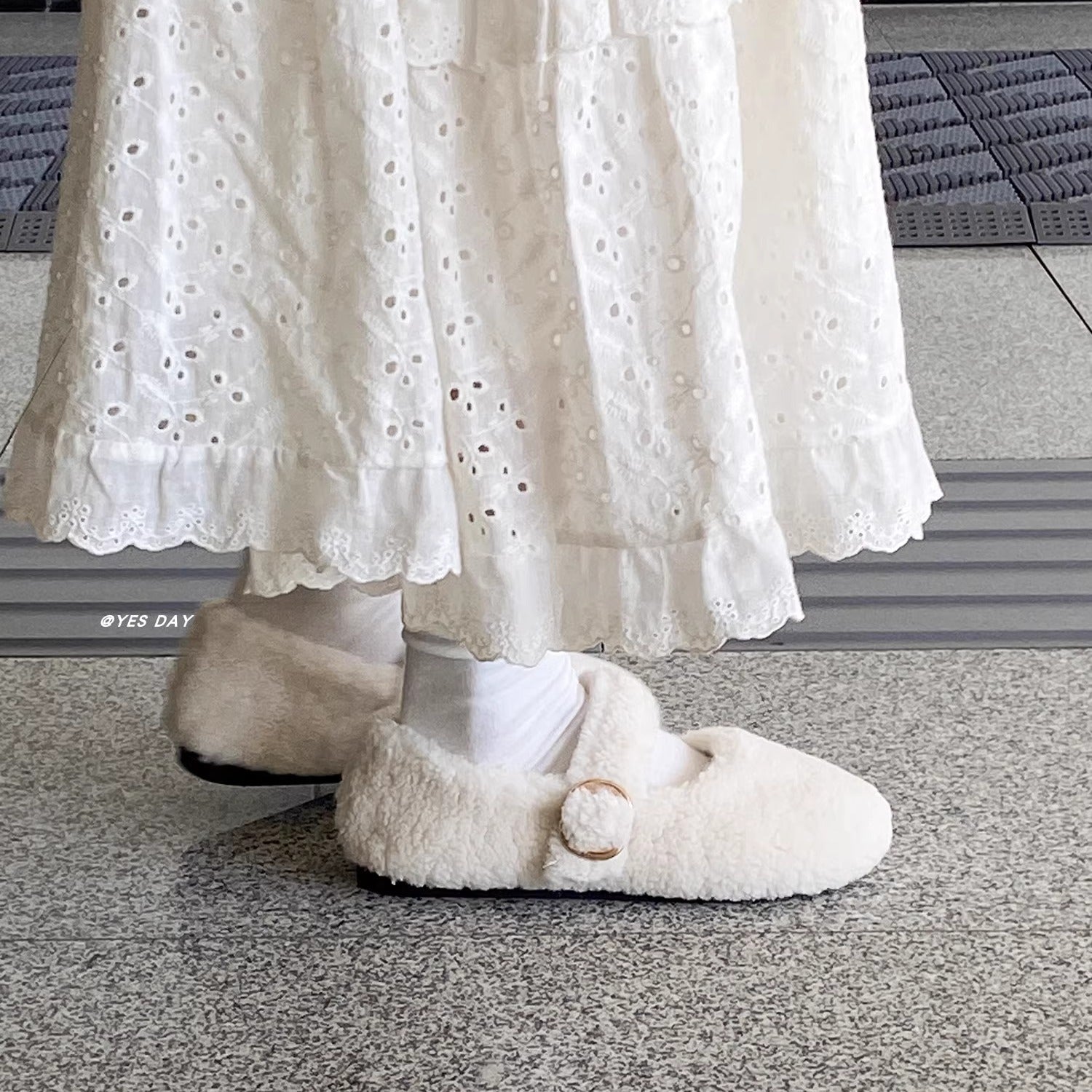 Damen Flauschige Hausschuhe mit eleganter Schnallen-Applikation R&B