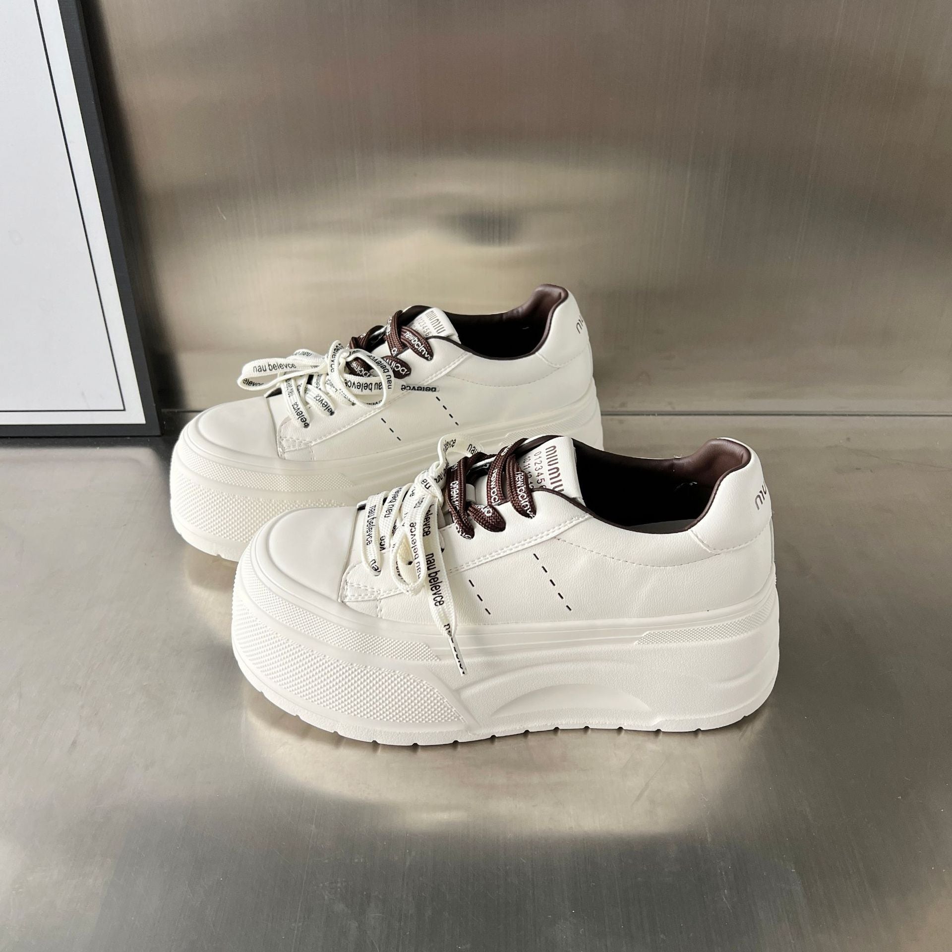 Damen Plateau-Sneaker mit modischem Design und atmungsaktiver Oberfläche R&B