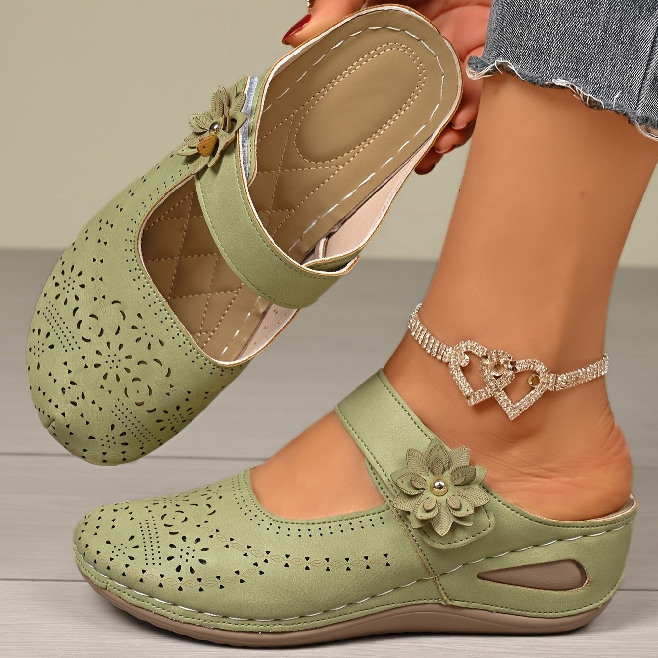 Damen Komfortable Clogs mit floralem Cut-Out-Design und rutschfester Sohle