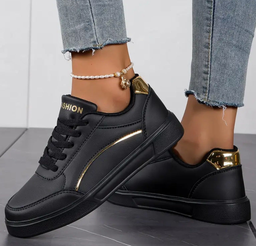 Damen nan niedrig geschnittener Kunstleder Sneaker mit holografischem Fersenbesatz R&B