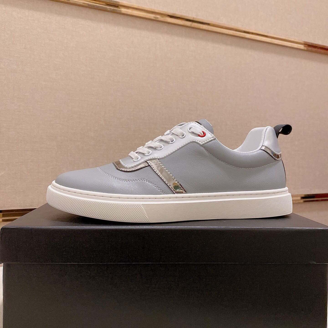 Damen Sportliche Sneaker mit modernem Design und eleganter Lederoberfläche R&B