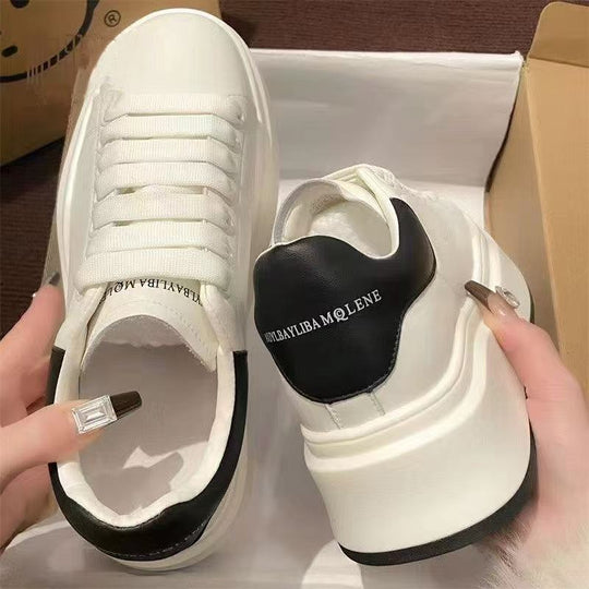 Damen Plateau-Sneaker mit stilisierter Silhouette und gepolsterter Sohle R&B