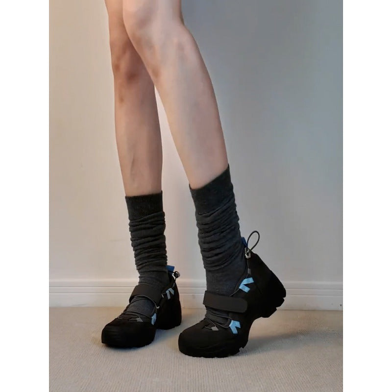 Damen bequeme Sneaker mit modischen Details