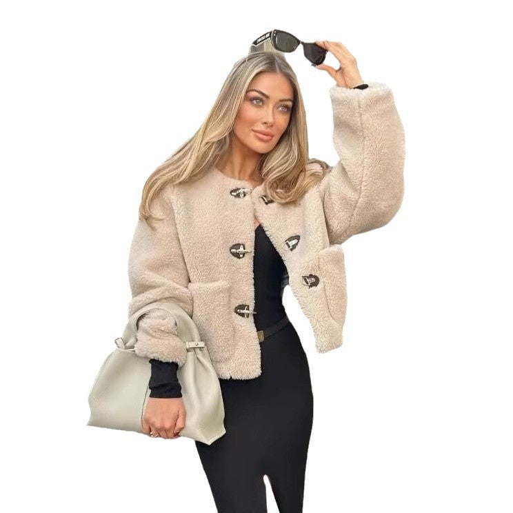 Damen modische Teddyjacke mit vintage Knopfdetails und aufgesetzten Taschen R&B