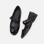 Damen Elegante Ballerinas mit verstellbarem Riemen und geschmackvollem Lackdetail R&B