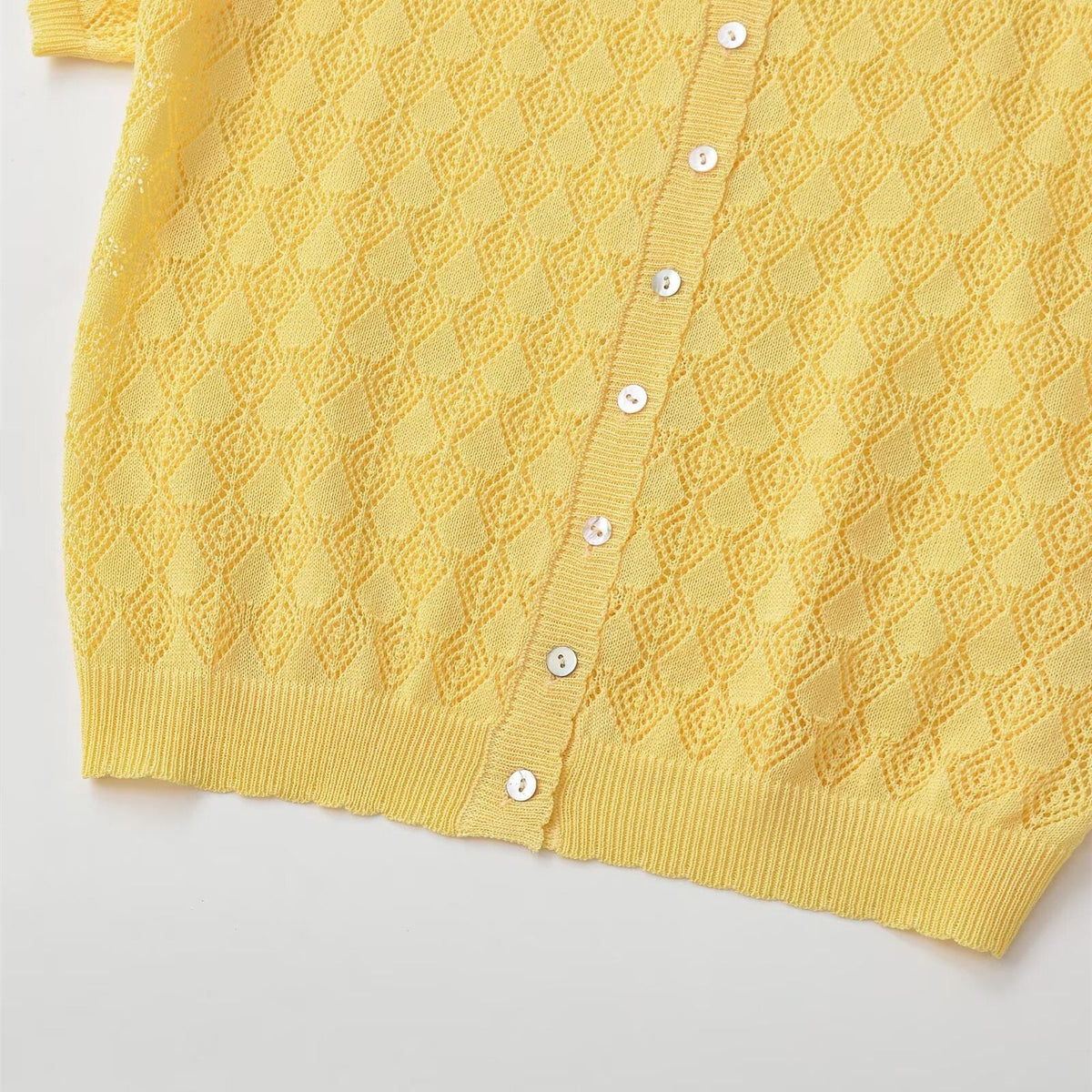 Damen Kurzarmpullover mit luftiger Lochstruktur und elegantem Kragen R&B
