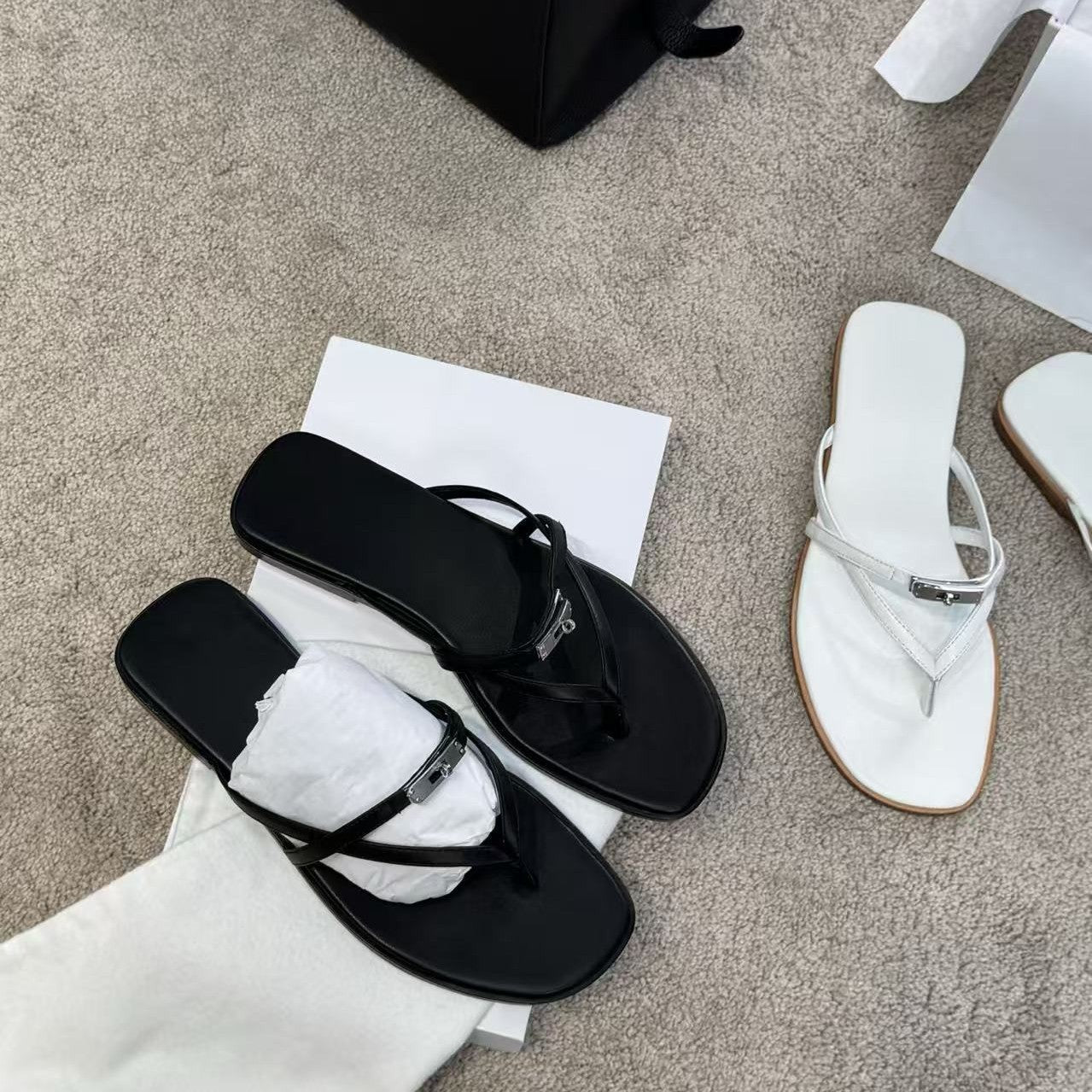 Damen Komfortable Badesandalen mit verstellbaren Riemen und orthopädischem Fußbett R&B