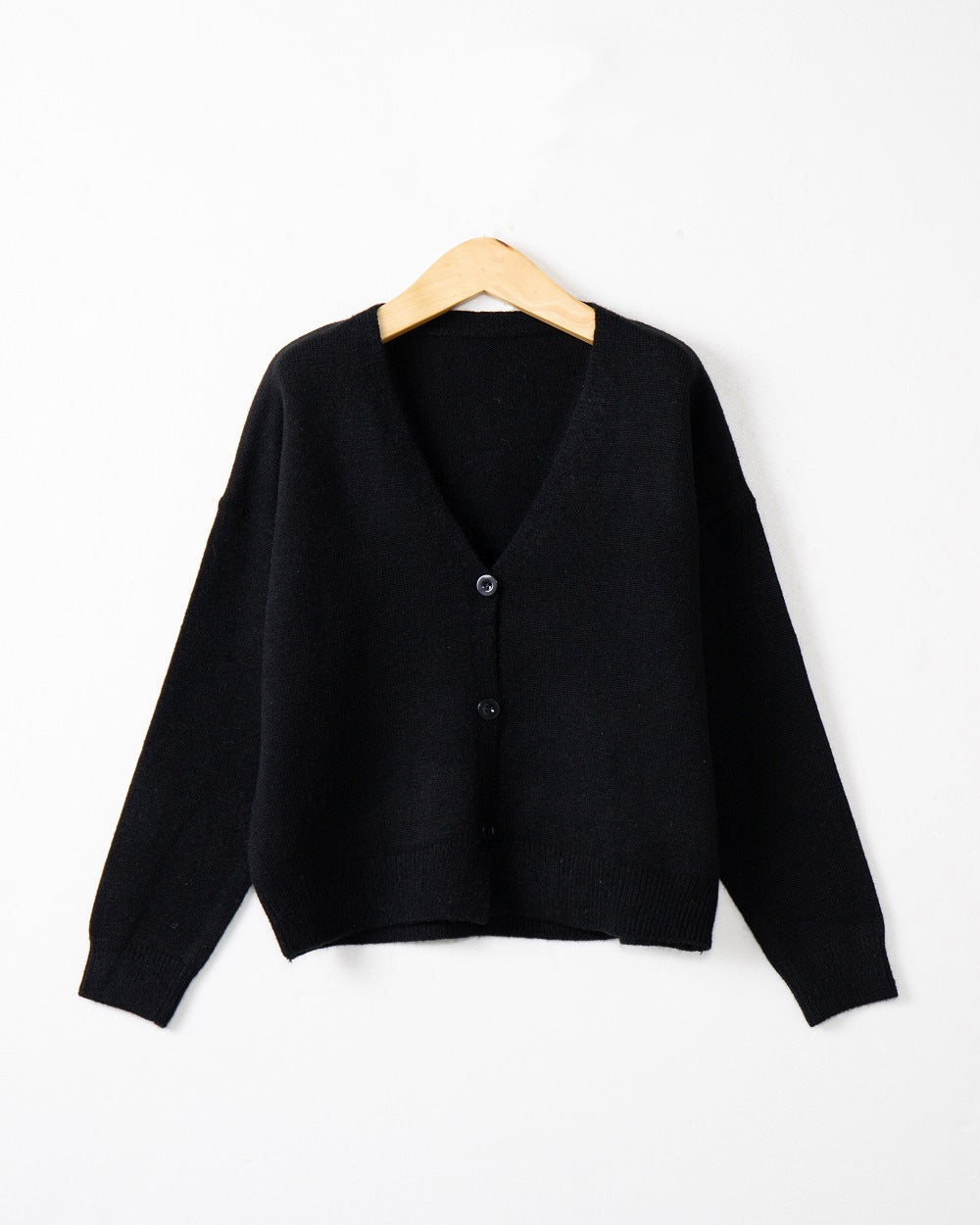 Damen Strickjacke mit V-Ausschnitt und Knopfdetails R&B