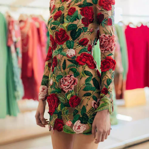 Damen Körpernahes Kleid mit exquisiter handgestickter Rosenapplikation und langen Ärmeln R&B