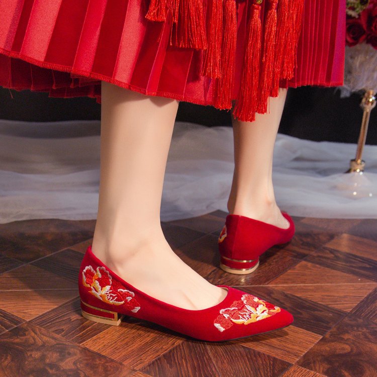 Damen Spitzen-Pumps mit floralem Stickdesign und elegantem goldfarbenen Absatz R&B