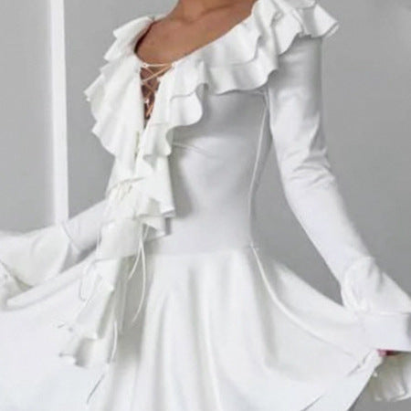 Damen Verspieltes Kleid mit Rüschendetails und schlüpfrigem Oberteil R&B