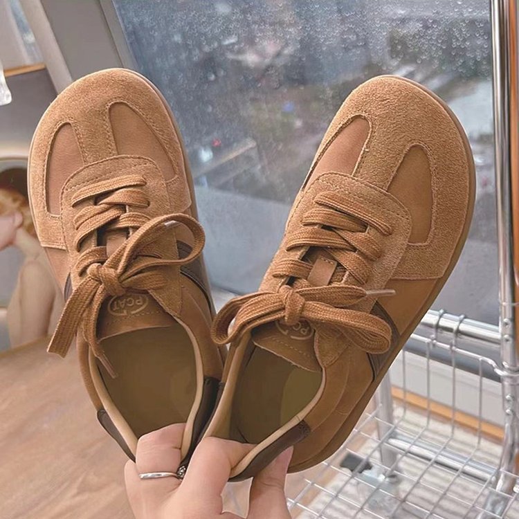 Damen Sneakers aus hochwertigem Wildleder mit modischem Farbakzent