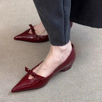Damen spitze Pumps mit elegantem Schleifendetail und glänzender Oberfläche