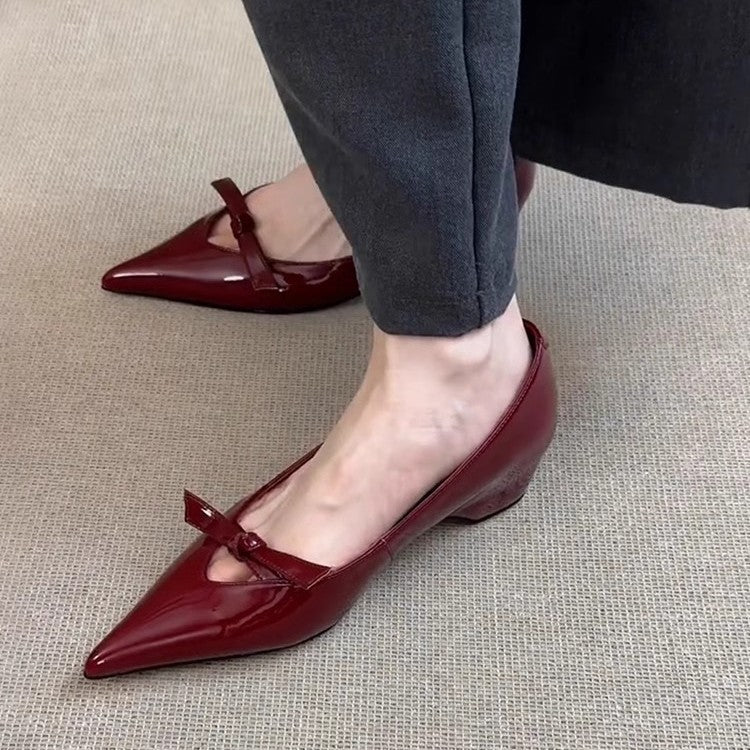Damen spitze Pumps mit elegantem Schleifendetail und glänzender Oberfläche