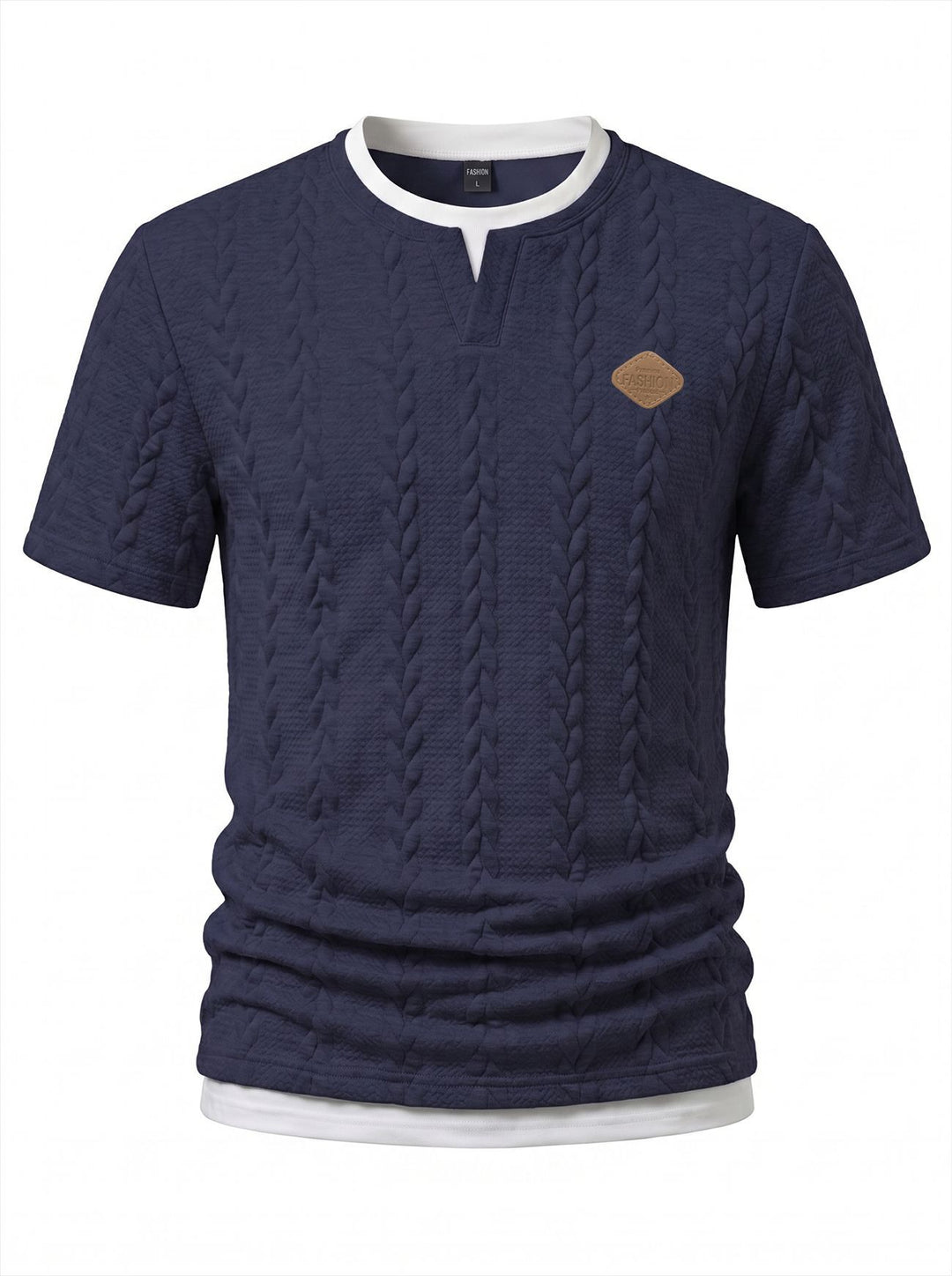 Herren nan texturiertes Kurzarmshirt mit geprägter Zopfstruktur, V‑Einsatz am Rundhals und Lagenlook R&B
