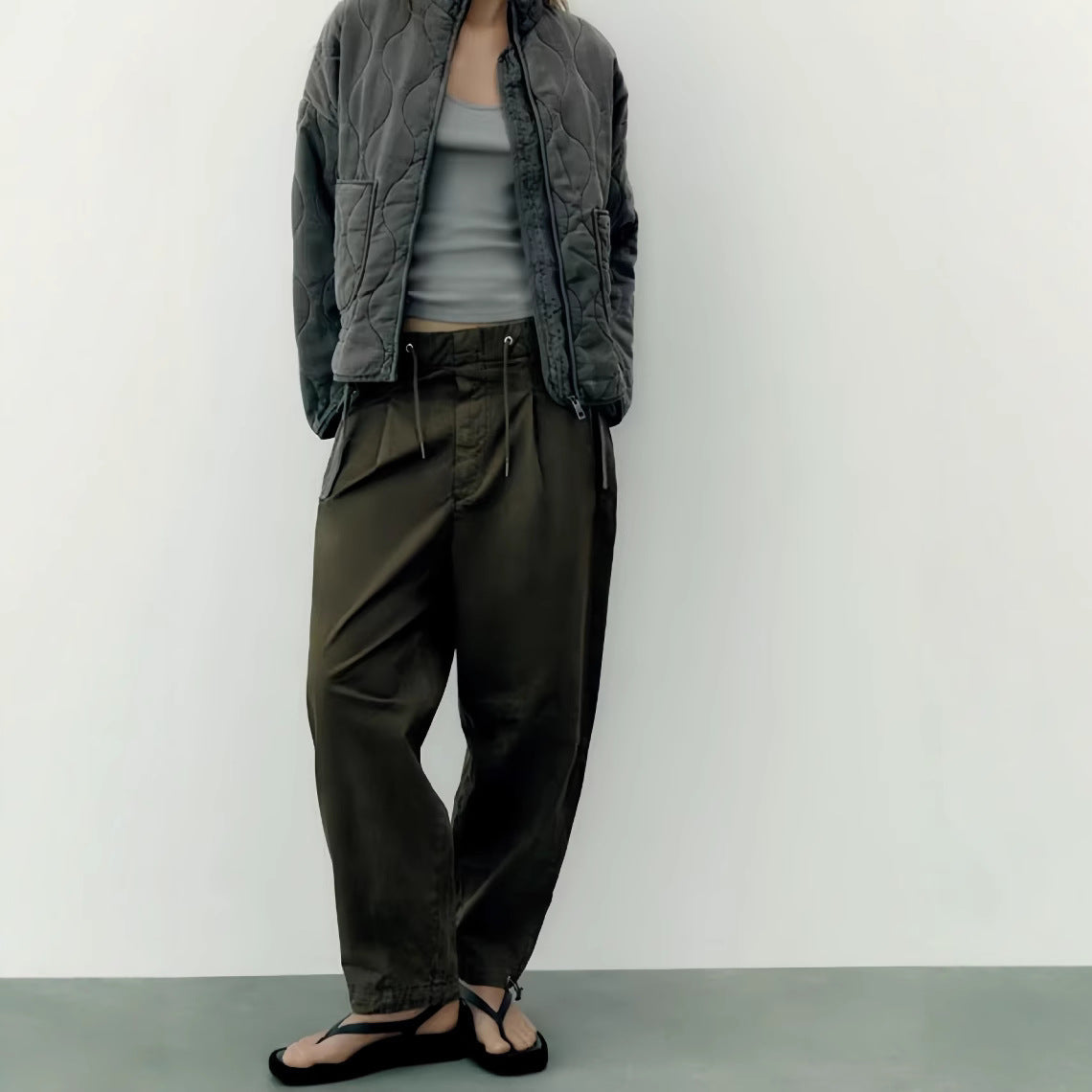 Damen gesteppte Utility-Jacke mit praktischen Taschen und hohem Kragen R&B