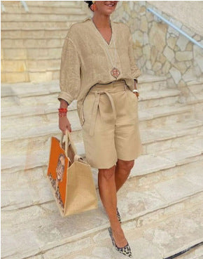 Damen lässiges Sommer-Outfit mit weitem Oberteil und Shorts R&B