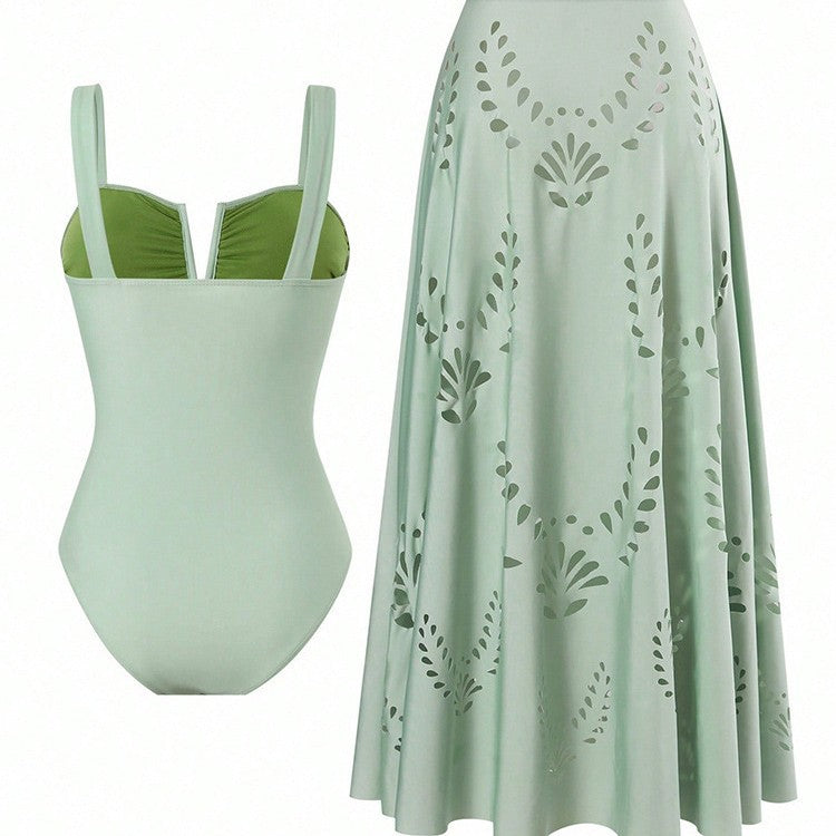 Damen Badeanzug mit elegantem Cut-Out-Design und passendem Maxirock R&B