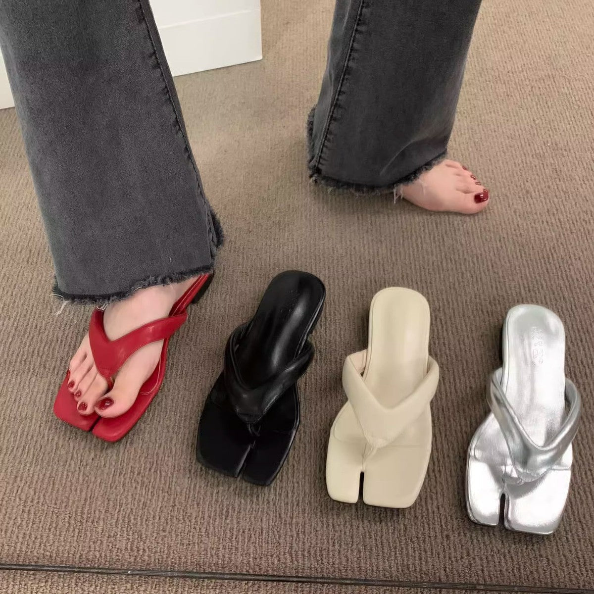 Damen elegante Zehentrenner-Pantoletten mit modischem Riemchen und luxuriösem Fußbett R&B