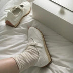 Damen Sneakers mit elegantem Perlenakzent und modischem Design