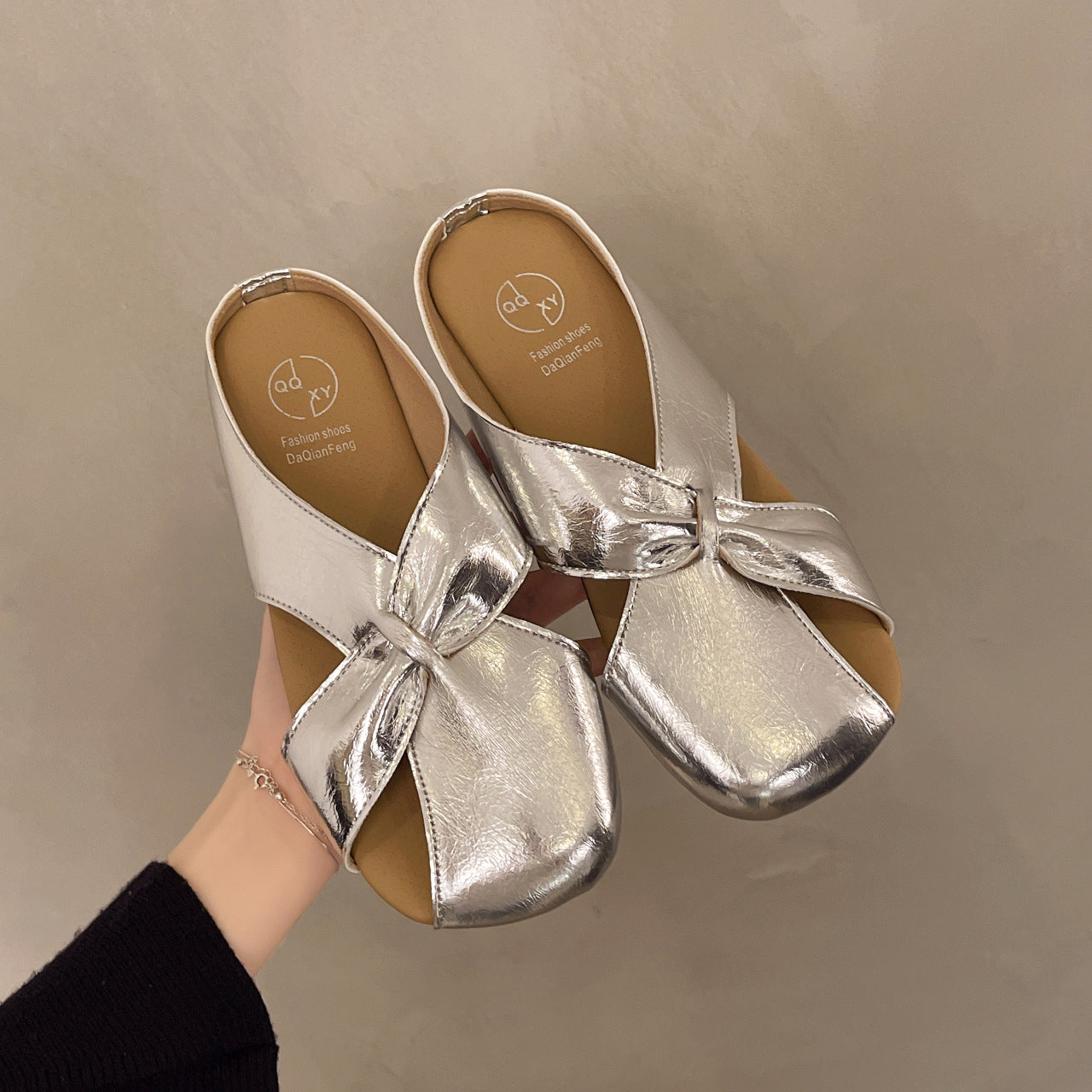 Damen offene Clogs mit modischem Knotendesign und bequemem Fußbett R&B