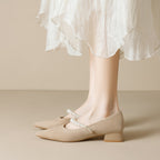 Damen elegante Pumps mit perlenverziertem Riemchen