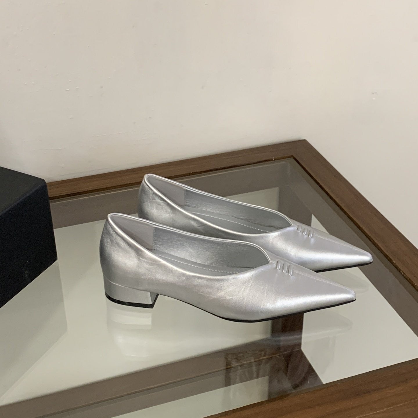 Damen Elegante spitze Ballerinas mit Silberner Metallic-Oberfläche R&B