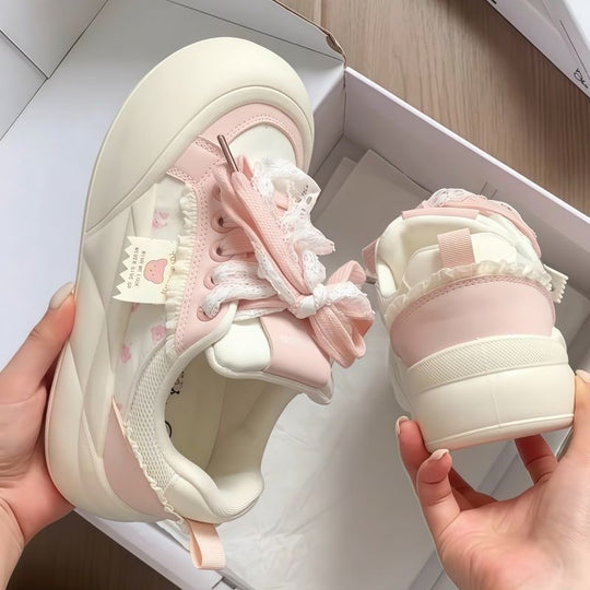Damen Sneakers mit dekorativen Rüschen und verspielten Schleifen R&B