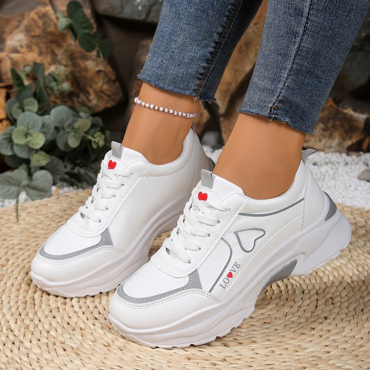Damen sportive Sneakers mit trendiger Herz-Applikation R&B