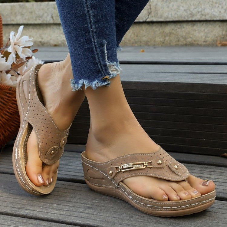 Damen Plattform-Pantoletten mit dekorativen Riemen und komfortablem Fußbett R&B