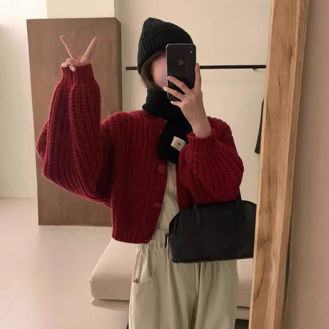 Damen Grobstrickjacke mit voluminösen Ärmeln und Knopfdetails R&B