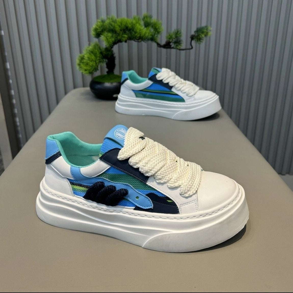 Damen Modische Plattform Sneakers mit einzigartigen grafischen Mustern und bequemer Sohle R&B