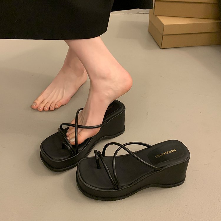 Damen Plateausandalen mit trendigen Riemen R&B