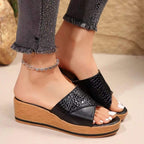 Damen Wedge-Pantoletten mit elegantem Kreuzriemen-Design und ergonomischer Fußbettung R&B