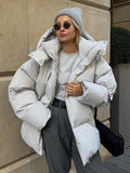 Damen sportliche Daunenjacke mit hohem Kragen und voluminösem Schnitt R&B