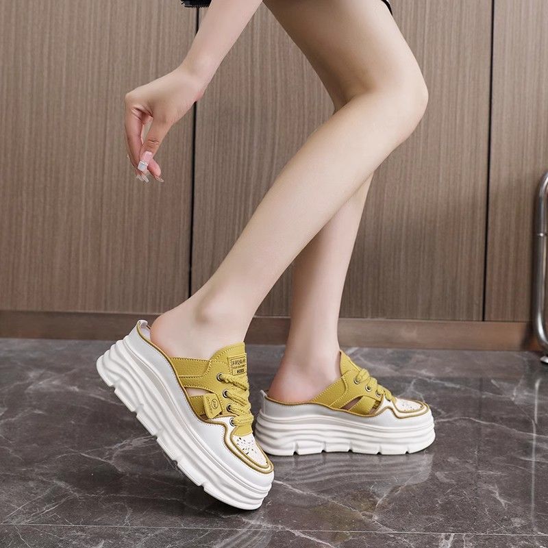 Damen Sneaker mit modischem Plateau und luftiger Schnürung