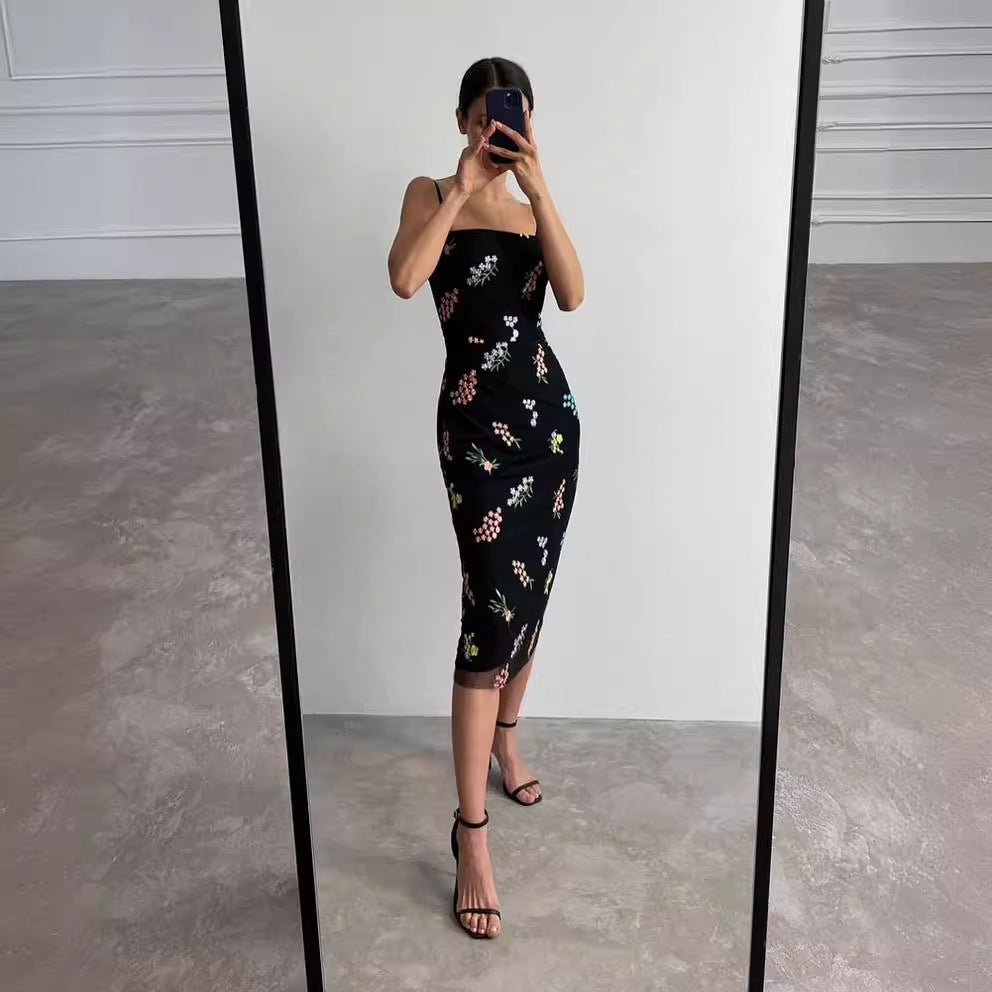 Damen Maxikleid mit floraler Handstickerei und zartem Trägerdesign R&B