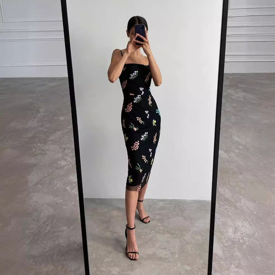 Damen Maxikleid mit floraler Handstickerei und zartem Trägerdesign R&B