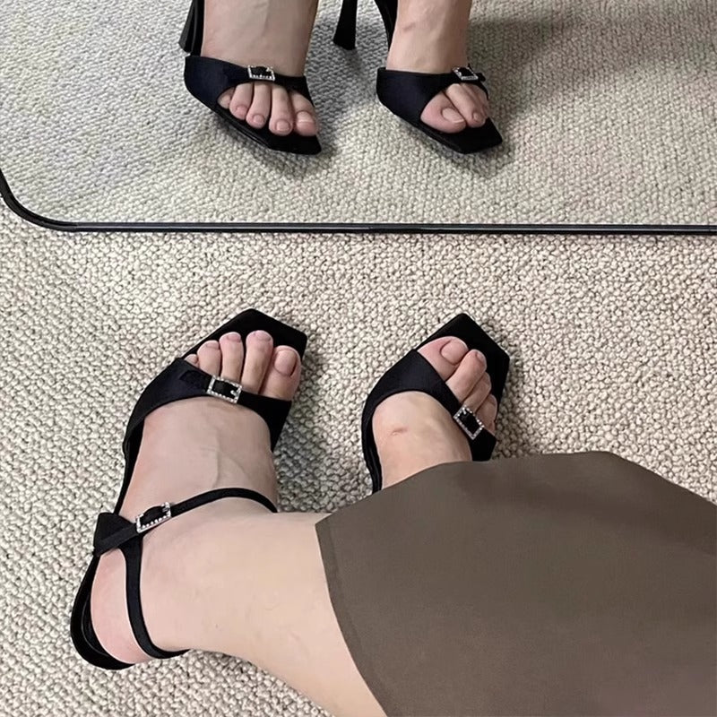 Damen elegante Slingback Sandalen mit filigranem Riemchen und funkelnder Applikation R&B