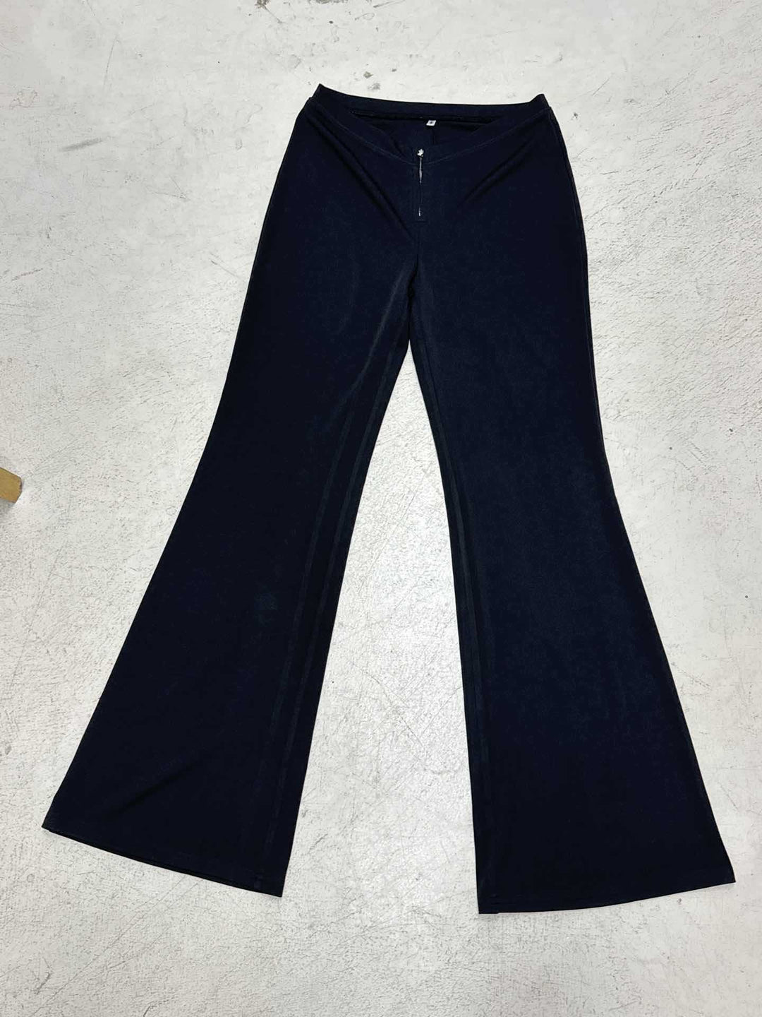 Damen Spitzen-Corsage mit tiefem V-Ausschnitt und modernen Rüschendetails R&B