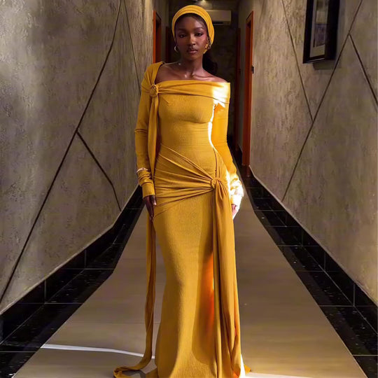 Damen Langärmliges Abendkleid mit asymmetrischem Schnitt und raffinierten Drapierungen R&B