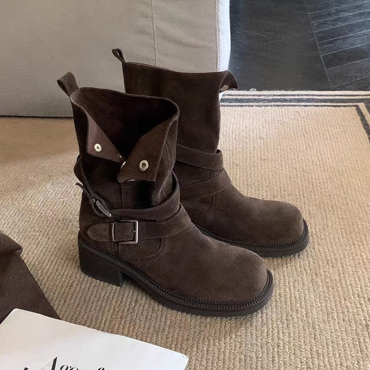 Damen Leder Stiefeletten mit dekorativem Riemen und robustem Blockabsatz