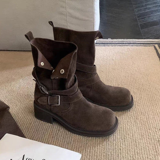 Damen Leder Stiefeletten mit dekorativem Riemen und robustem Blockabsatz R&B