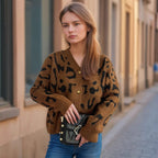 Damen Strickjacke im modernen Leopardenmuster mit Knopfdetails R&B