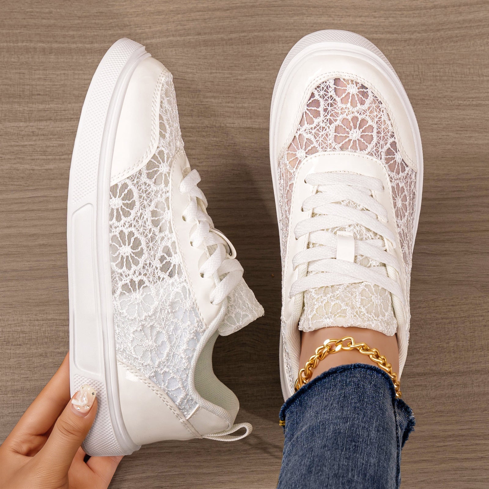Damen Sneakers aus floralem Kunstleder mit rutschfester Sohle